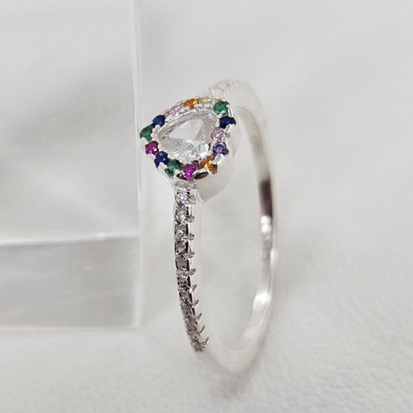 Anillo Corazón con Piedras de Colores