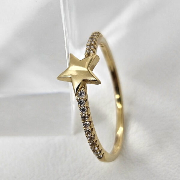 Anillo Estrella con Piedras