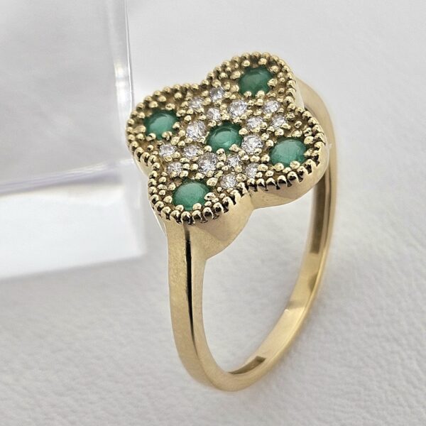 Anillo Flor con Piedras Verdes